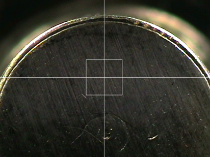図1　試料像 <br>（中央の1.2mm角の範囲にX線を照射して測定）